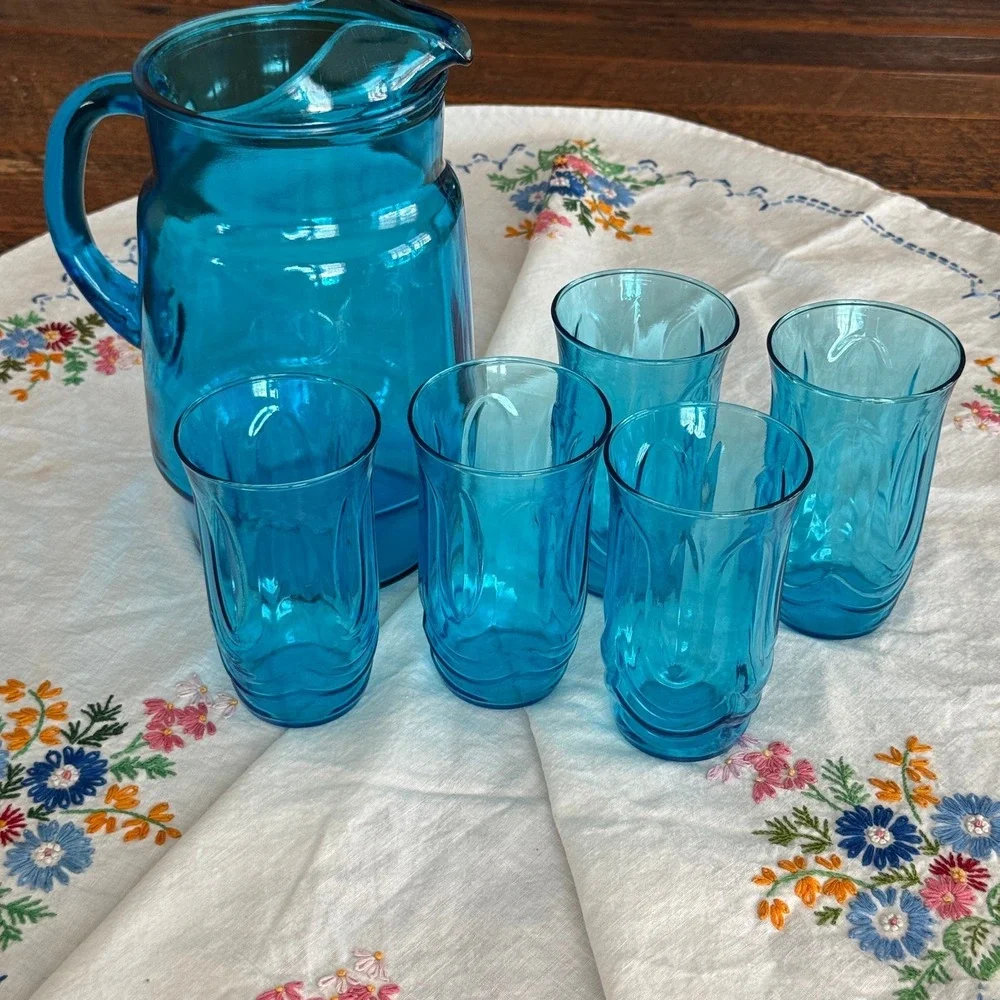 The Unbranded Brand vintage aqua